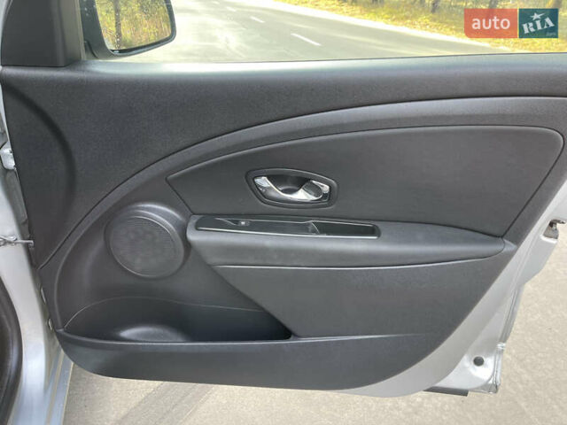 Серый Рено Меган, объемом двигателя 1.46 л и пробегом 148 тыс. км за 8950 $, фото 80 на Automoto.ua