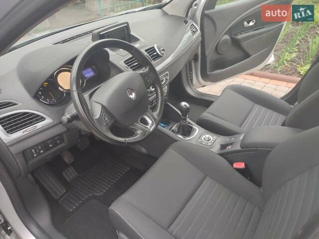 Серый Рено Меган, объемом двигателя 1.46 л и пробегом 229 тыс. км за 9300 $, фото 3 на Automoto.ua