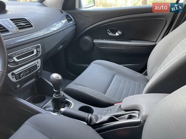 Серый Рено Меган, объемом двигателя 1.46 л и пробегом 148 тыс. км за 8950 $, фото 117 на Automoto.ua