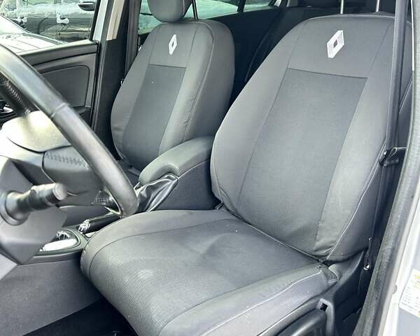 Серый Рено Меган, объемом двигателя 1.46 л и пробегом 255 тыс. км за 8900 $, фото 13 на Automoto.ua