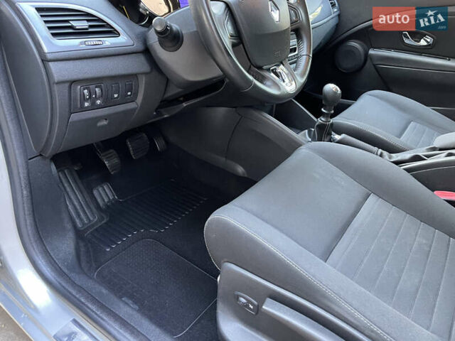 Серый Рено Меган, объемом двигателя 1.46 л и пробегом 148 тыс. км за 8950 $, фото 130 на Automoto.ua