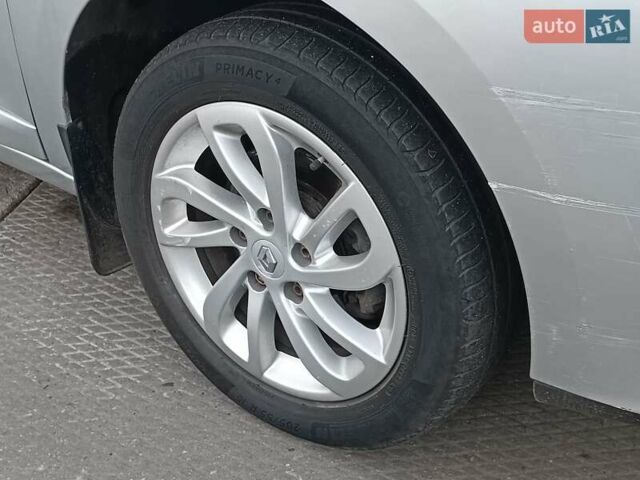 Серый Рено Меган, объемом двигателя 1.5 л и пробегом 216 тыс. км за 8990 $, фото 5 на Automoto.ua