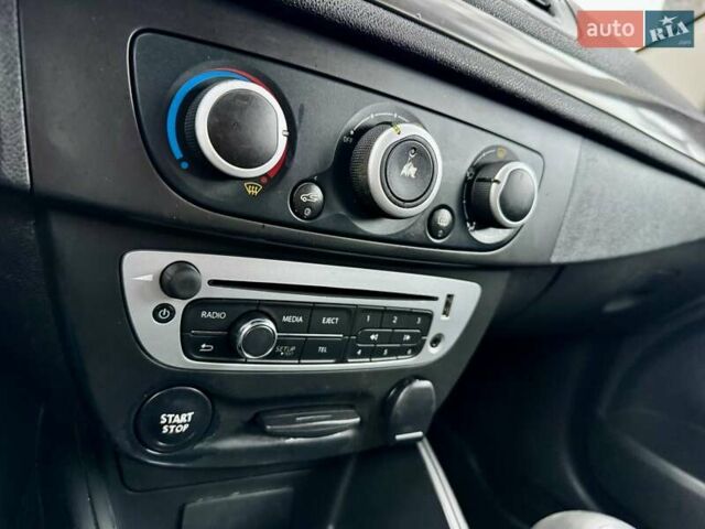 Серый Рено Меган, объемом двигателя 1.5 л и пробегом 197 тыс. км за 6700 $, фото 16 на Automoto.ua