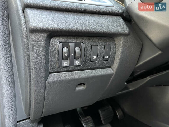 Серый Рено Меган, объемом двигателя 1.46 л и пробегом 148 тыс. км за 8950 $, фото 84 на Automoto.ua