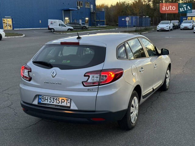Рено Меган 2015 в Киеве на Automoto.ua Серый Рено Меган, объемом двигателя 1.46 л и пробегом 294 тыс. км за 7450 $, фото 11 на Automoto.ua