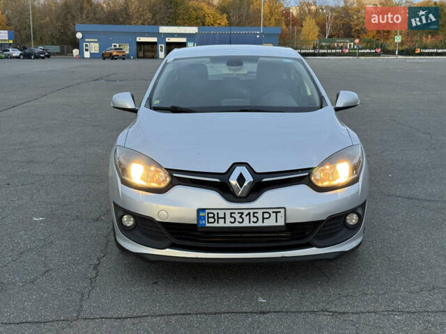 Рено Меган 2015 в Киеве на Automoto.ua Серый Рено Меган, объемом двигателя 1.46 л и пробегом 294 тыс. км за 7450 $, фото 2 на Automoto.ua