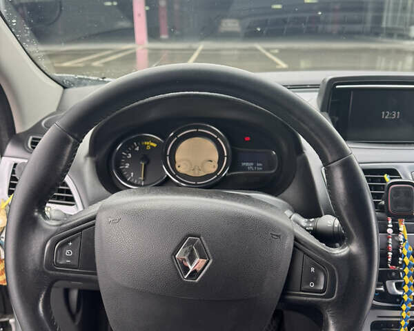 Серый Рено Меган, объемом двигателя 1.5 л и пробегом 393 тыс. км за 7500 $, фото 13 на Automoto.ua