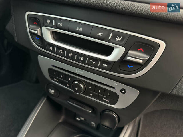 Серый Рено Меган, объемом двигателя 1.2 л и пробегом 101 тыс. км за 8700 $, фото 33 на Automoto.ua