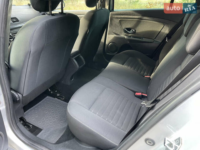 Серый Рено Меган, объемом двигателя 1.46 л и пробегом 148 тыс. км за 8950 $, фото 74 на Automoto.ua