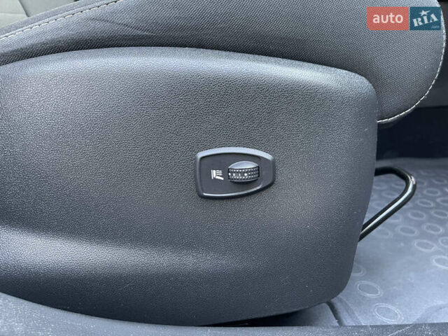 Серый Рено Меган, объемом двигателя 1.46 л и пробегом 148 тыс. км за 8950 $, фото 94 на Automoto.ua