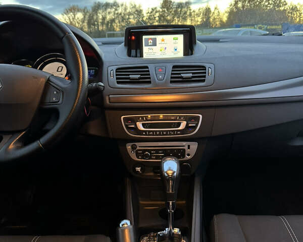 Рено Меган 2015 в Киеве на Automoto.ua Серый Рено Меган, объемом двигателя 1.46 л и пробегом 294 тыс. км за 7450 $, фото 18 на Automoto.ua