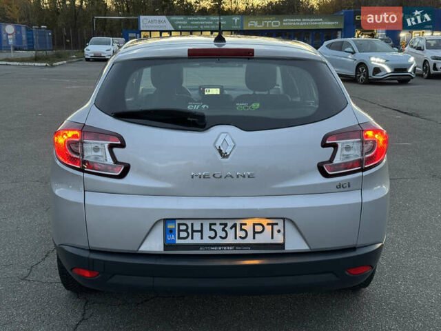 Рено Меган 2015 в Киеве на Automoto.ua Серый Рено Меган, объемом двигателя 1.46 л и пробегом 294 тыс. км за 7450 $, фото 8 на Automoto.ua