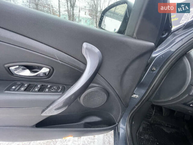 Сірий Рено Меган, об'ємом двигуна 1.46 л та пробігом 365 тис. км за 8000 $, фото 23 на Automoto.ua