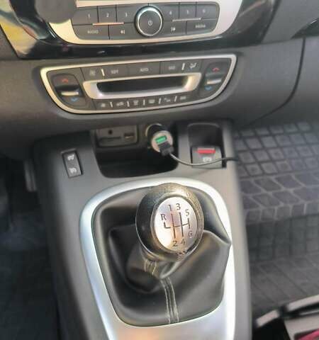 Серый Рено Меган, объемом двигателя 0 л и пробегом 255 тыс. км за 11200 $, фото 9 на Automoto.ua