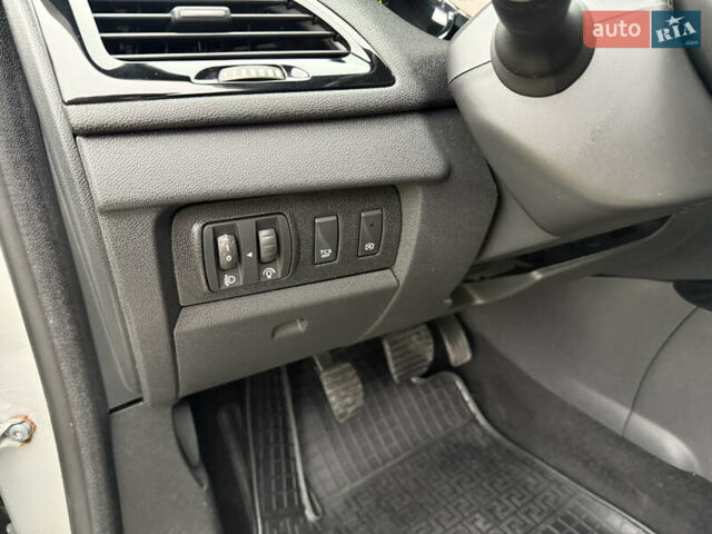 Серый Рено Меган, объемом двигателя 1.6 л и пробегом 250 тыс. км за 10500 $, фото 21 на Automoto.ua