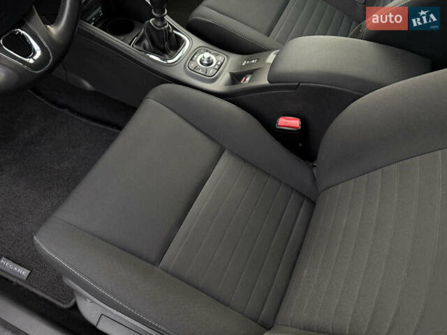 Серый Рено Меган, объемом двигателя 1.2 л и пробегом 101 тыс. км за 8700 $, фото 37 на Automoto.ua