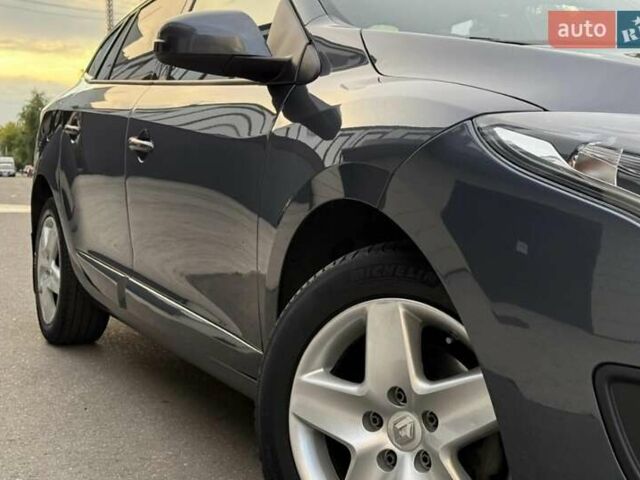 Серый Рено Меган, объемом двигателя 1.5 л и пробегом 214 тыс. км за 9999 $, фото 7 на Automoto.ua