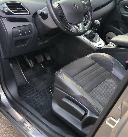 Серый Рено Меган, объемом двигателя 0 л и пробегом 255 тыс. км за 11200 $, фото 6 на Automoto.ua