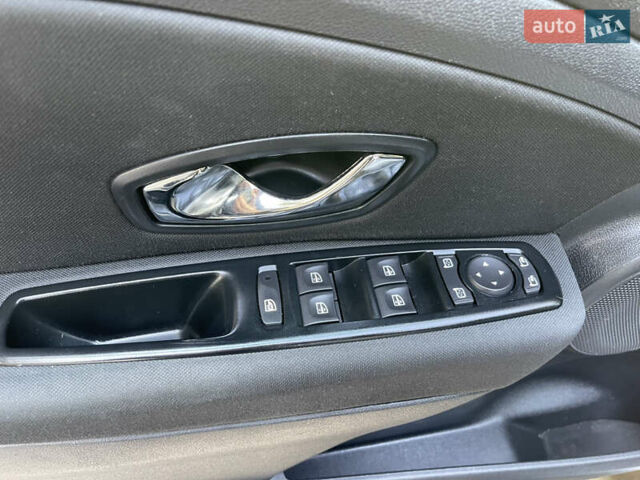 Серый Рено Меган, объемом двигателя 1.46 л и пробегом 148 тыс. км за 8950 $, фото 83 на Automoto.ua