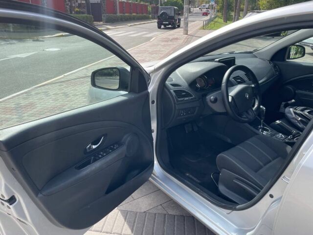 Сірий Рено Меган, об'ємом двигуна 1.5 л та пробігом 290 тис. км за 7599 $, фото 6 на Automoto.ua