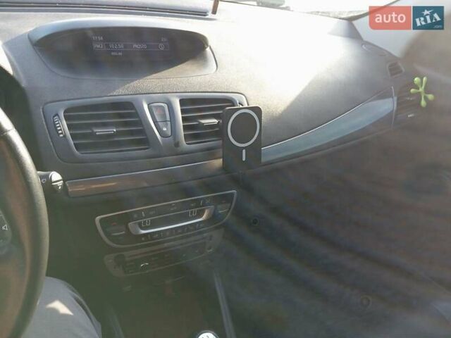 Серый Рено Меган, объемом двигателя 1.46 л и пробегом 240 тыс. км за 9000 $, фото 3 на Automoto.ua