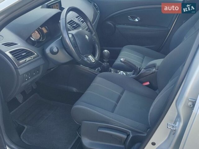 Сірий Рено Меган, об'ємом двигуна 1.5 л та пробігом 230 тис. км за 8990 $, фото 4 на Automoto.ua