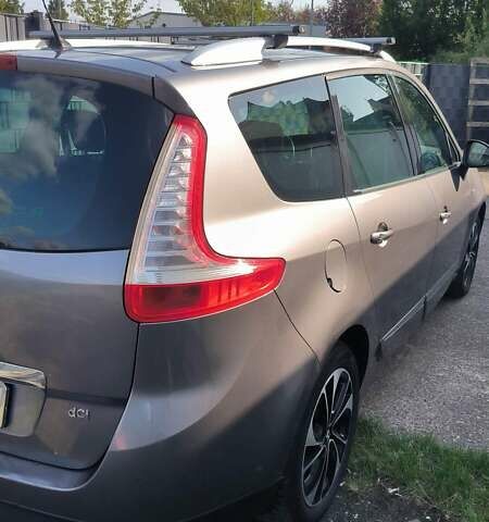 Серый Рено Меган, объемом двигателя 0 л и пробегом 255 тыс. км за 11200 $, фото 27 на Automoto.ua