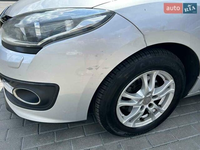 Сірий Рено Меган, об'ємом двигуна 1.5 л та пробігом 205 тис. км за 8900 $, фото 36 на Automoto.ua