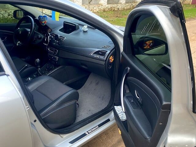 Сірий Рено Меган, об'ємом двигуна 1.5 л та пробігом 189 тис. км за 10500 $, фото 6 на Automoto.ua