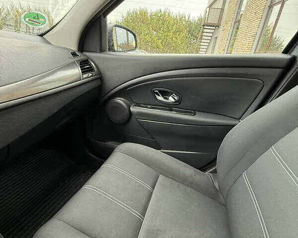 Сірий Рено Меган, об'ємом двигуна 1.46 л та пробігом 270 тис. км за 8400 $, фото 18 на Automoto.ua