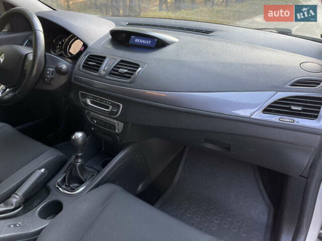 Серый Рено Меган, объемом двигателя 1.46 л и пробегом 148 тыс. км за 8950 $, фото 97 на Automoto.ua
