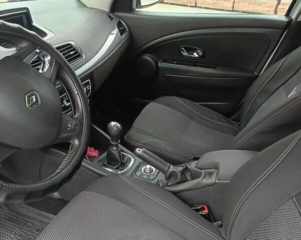 Серый Рено Меган, объемом двигателя 1.5 л и пробегом 223 тыс. км за 9500 $, фото 21 на Automoto.ua