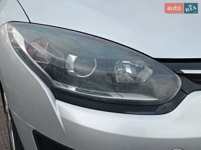 Серый Рено Меган, объемом двигателя 1.5 л и пробегом 216 тыс. км за 8990 $, фото 3 на Automoto.ua