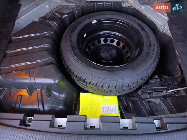 Серый Рено Меган, объемом двигателя 1.5 л и пробегом 160 тыс. км за 10500 $, фото 32 на Automoto.ua