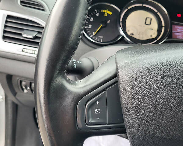 Серый Рено Меган, объемом двигателя 1.5 л и пробегом 198 тыс. км за 10600 $, фото 34 на Automoto.ua