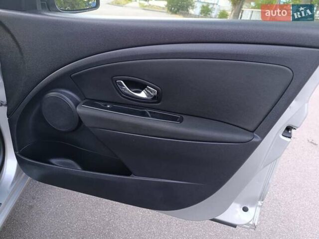 Серый Рено Меган, объемом двигателя 1.5 л и пробегом 160 тыс. км за 10500 $, фото 20 на Automoto.ua