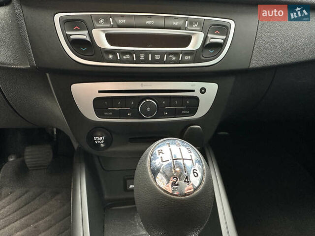 Сірий Рено Меган, об'ємом двигуна 1.5 л та пробігом 186 тис. км за 10750 $, фото 17 на Automoto.ua