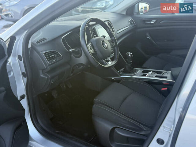 Серый Рено Меган, объемом двигателя 1.5 л и пробегом 168 тыс. км за 12799 $, фото 18 на Automoto.ua