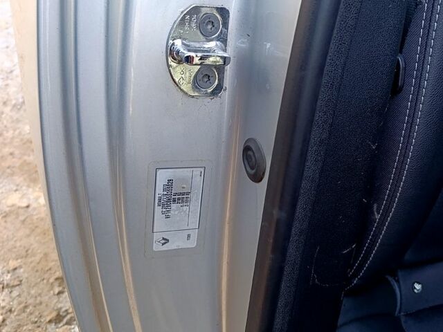 Серый Рено Меган, объемом двигателя 1.5 л и пробегом 246 тыс. км за 8200 $, фото 6 на Automoto.ua