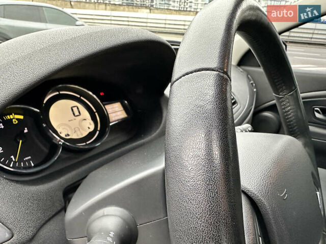 Сірий Рено Меган, об'ємом двигуна 1.5 л та пробігом 186 тис. км за 10750 $, фото 16 на Automoto.ua