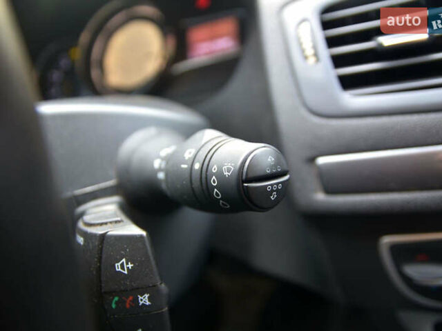 Сірий Рено Меган, об'ємом двигуна 1.5 л та пробігом 186 тис. км за 10450 $, фото 36 на Automoto.ua