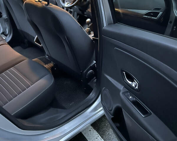 Серый Рено Меган, объемом двигателя 1.5 л и пробегом 162 тыс. км за 10500 $, фото 20 на Automoto.ua