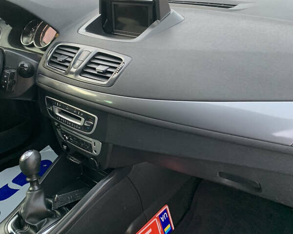 Серый Рено Меган, объемом двигателя 0 л и пробегом 264 тыс. км за 8999 $, фото 35 на Automoto.ua