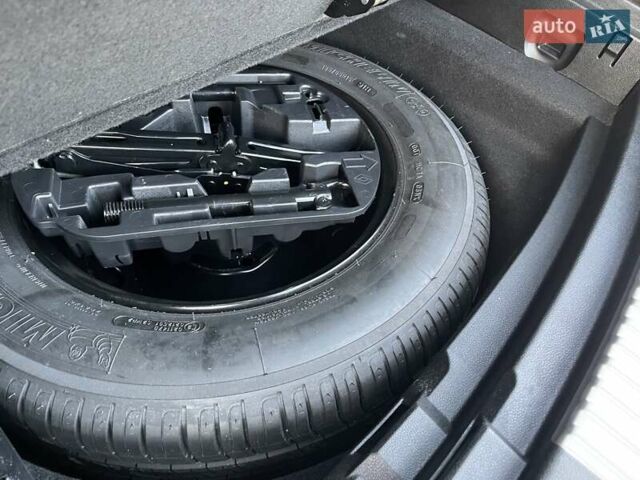 Рено Меган 2016 в Бердичеве на Automoto.ua Серый Рено Меган, объемом двигателя 1.46 л и пробегом 216 тыс. км за 13200 $, фото 30 на Automoto.ua