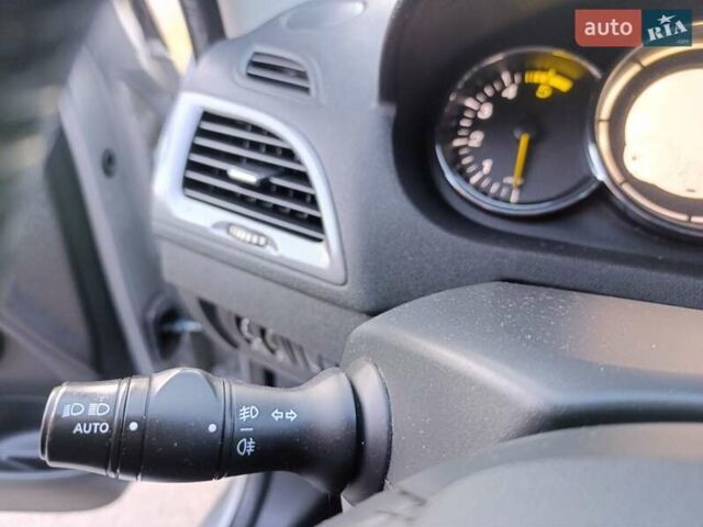 Серый Рено Меган, объемом двигателя 1.5 л и пробегом 160 тыс. км за 10500 $, фото 13 на Automoto.ua