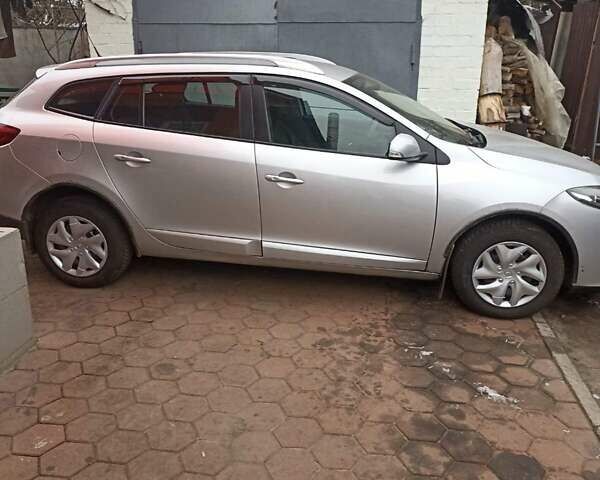 Серый Рено Меган, объемом двигателя 1.5 л и пробегом 130 тыс. км за 9500 $, фото 2 на Automoto.ua