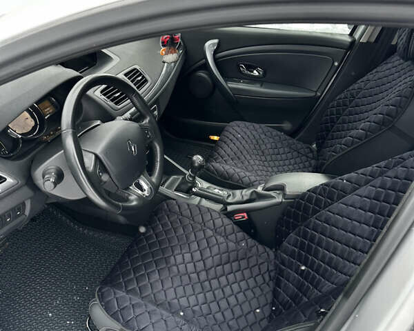 Сірий Рено Меган, об'ємом двигуна 1.5 л та пробігом 233 тис. км за 9000 $, фото 4 на Automoto.ua