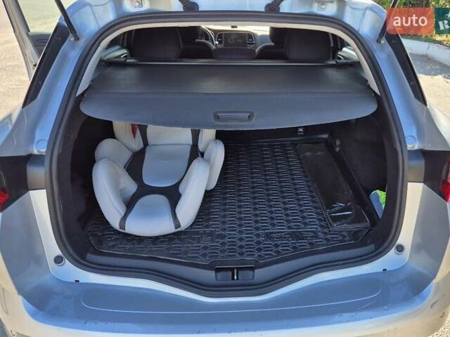 Серый Рено Меган, объемом двигателя 1.46 л и пробегом 254 тыс. км за 11000 $, фото 10 на Automoto.ua