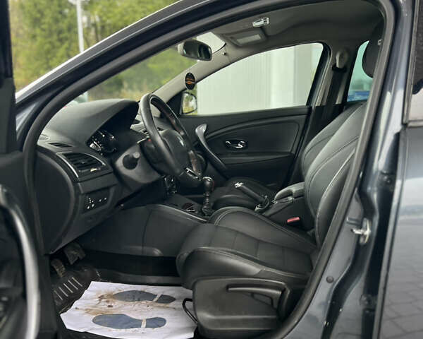 Сірий Рено Меган, об'ємом двигуна 1.5 л та пробігом 218 тис. км за 9700 $, фото 30 на Automoto.ua