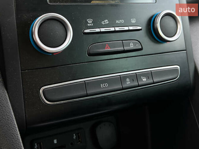 Сірий Рено Меган, об'ємом двигуна 1.6 л та пробігом 87 тис. км за 14200 $, фото 12 на Automoto.ua